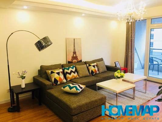 3br in East Huaihai Apartment Nr Line 8/10