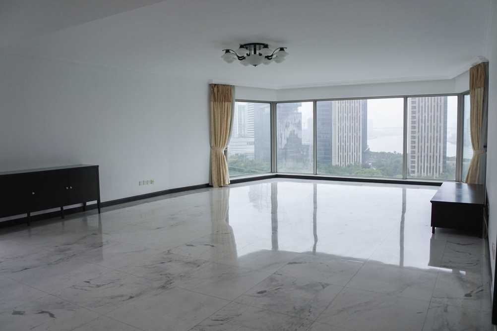 Spacious 4 Brs with Stunning Bund View in Lujiazui